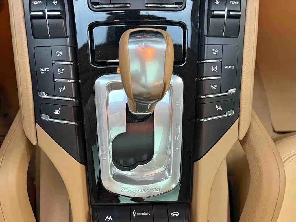 Porsche Cayenne — миниатюра 10