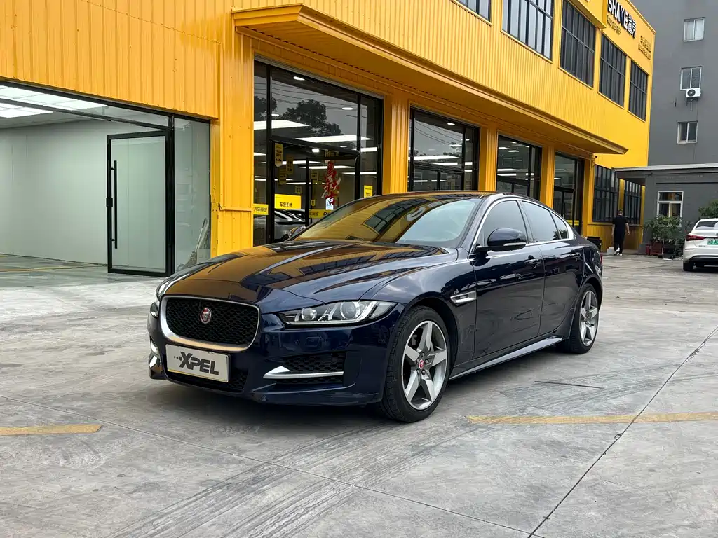 Купить Jaguar XE