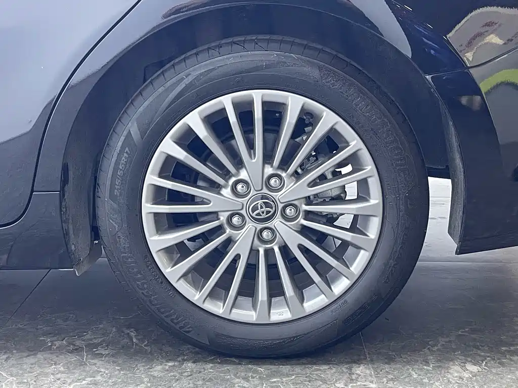 Toyota Camry — миниатюра 10