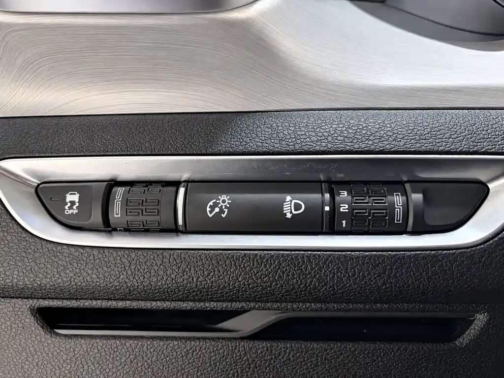 Geely Binyue — миниатюра 20