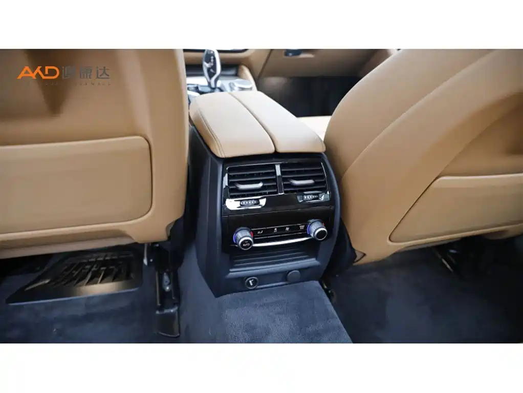 BMW 5 Series — миниатюра 9