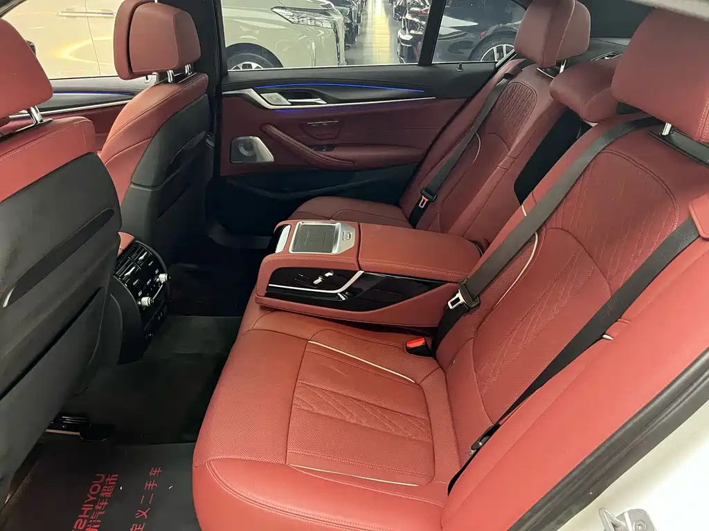 BMW 5 Series — миниатюра 10