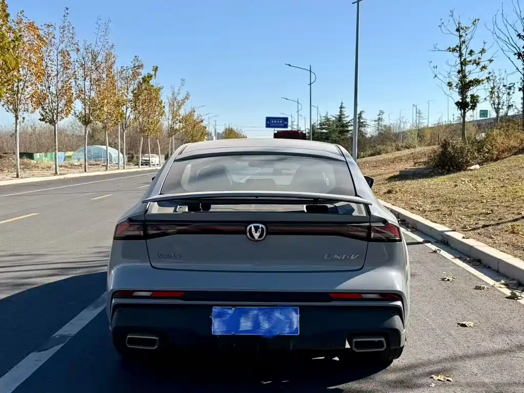 CHANGAN UNI V