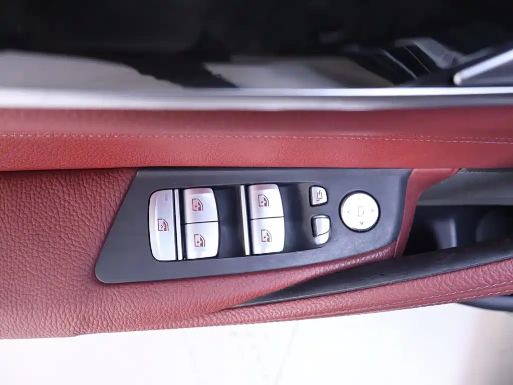 BMW 5 Series — миниатюра 17
