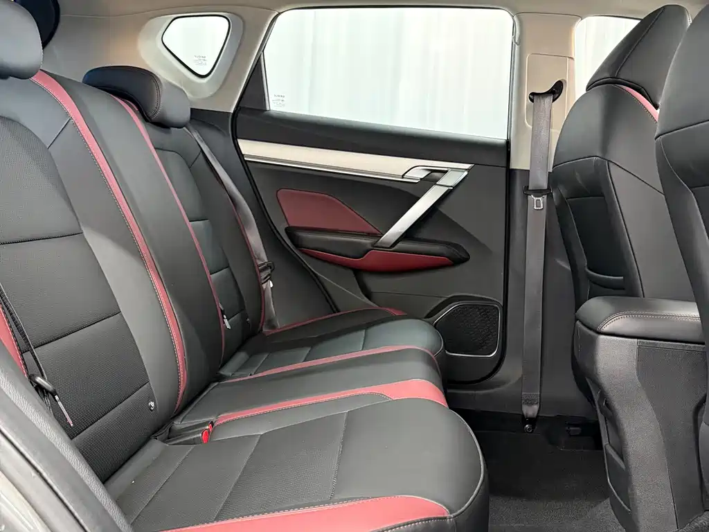 Geely Binyue — миниатюра 10