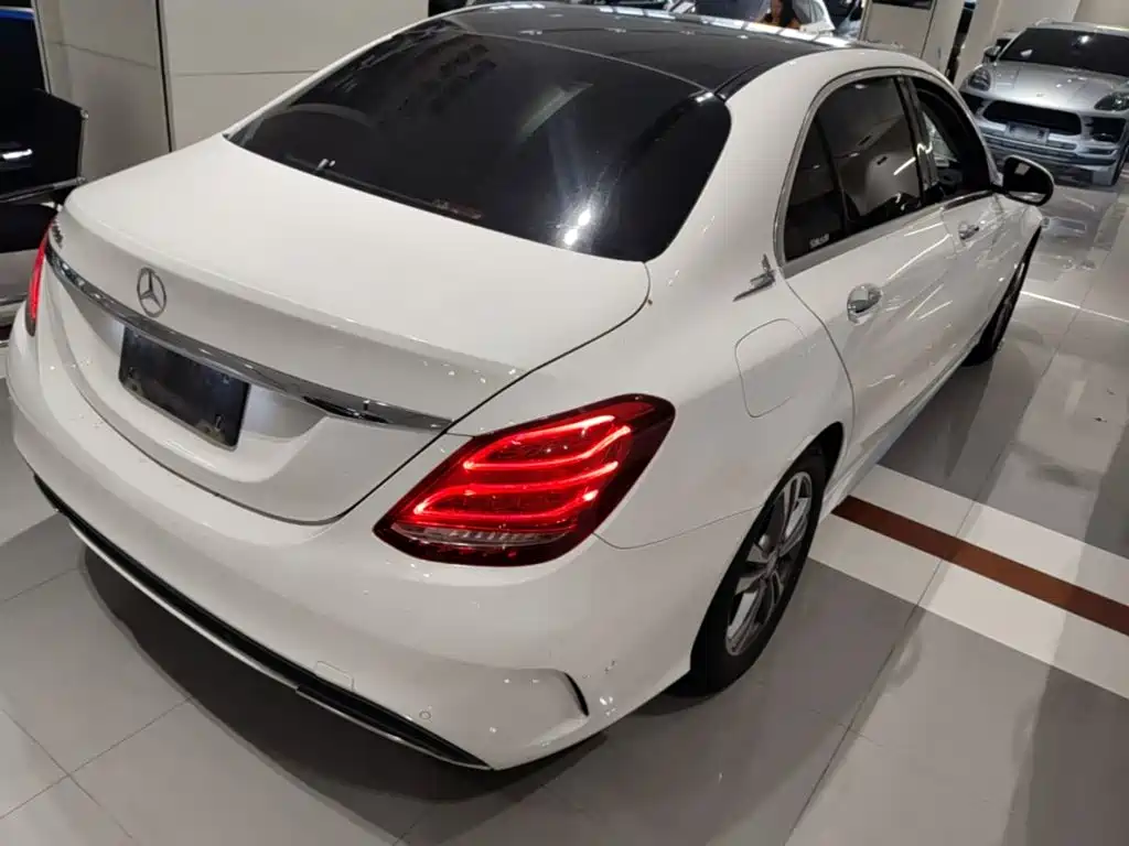 Mercedes-Benz C-Class — миниатюра 7