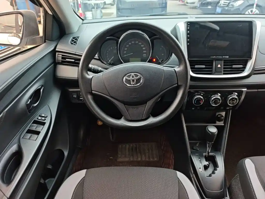 Toyota Yaris L — миниатюра 11