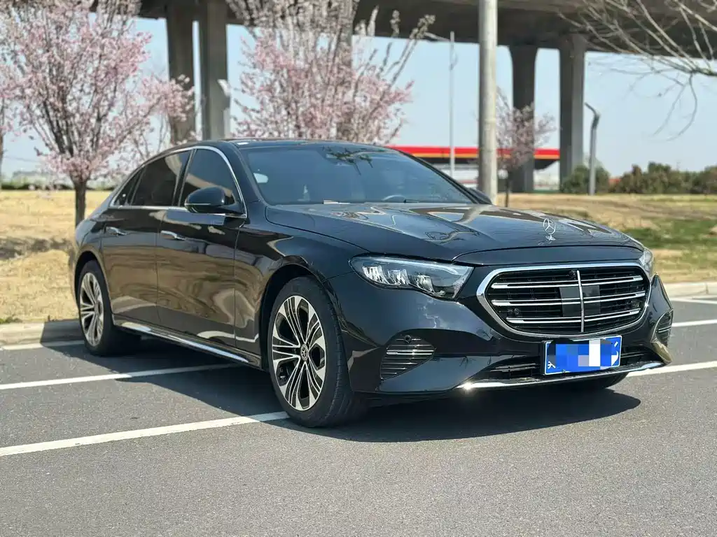 Mercedes-Benz E-Class — миниатюра 3