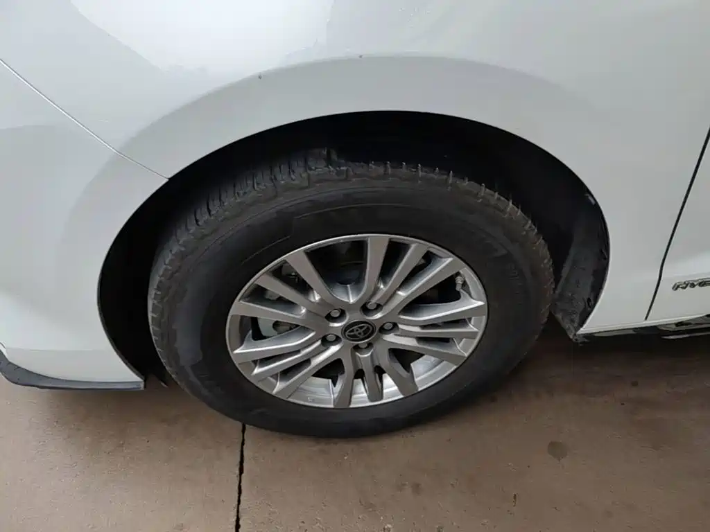 Toyota Sienna — миниатюра 23