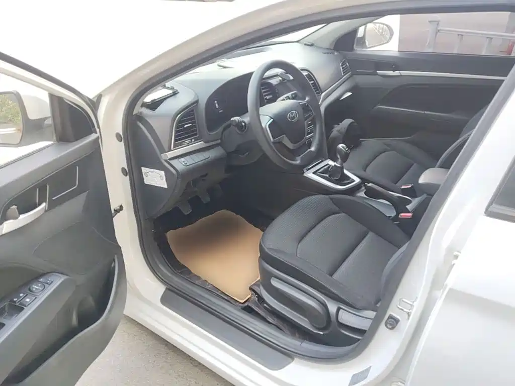 Hyundai Elantra — миниатюра 16