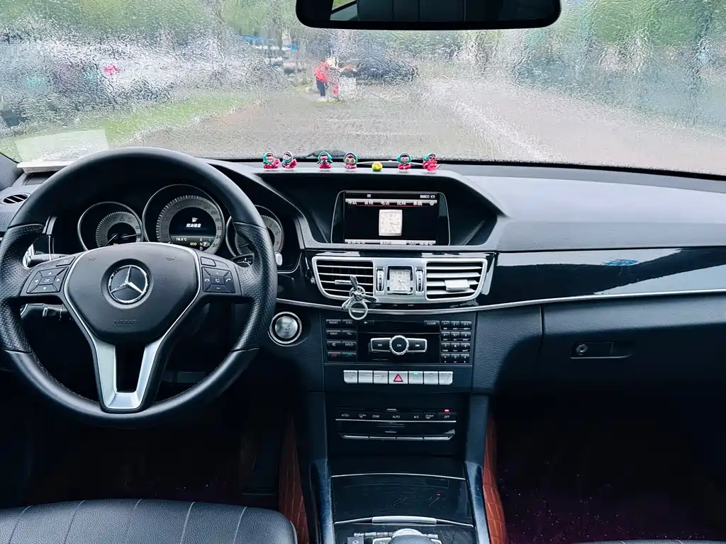 Mercedes-Benz E-Class — миниатюра 8