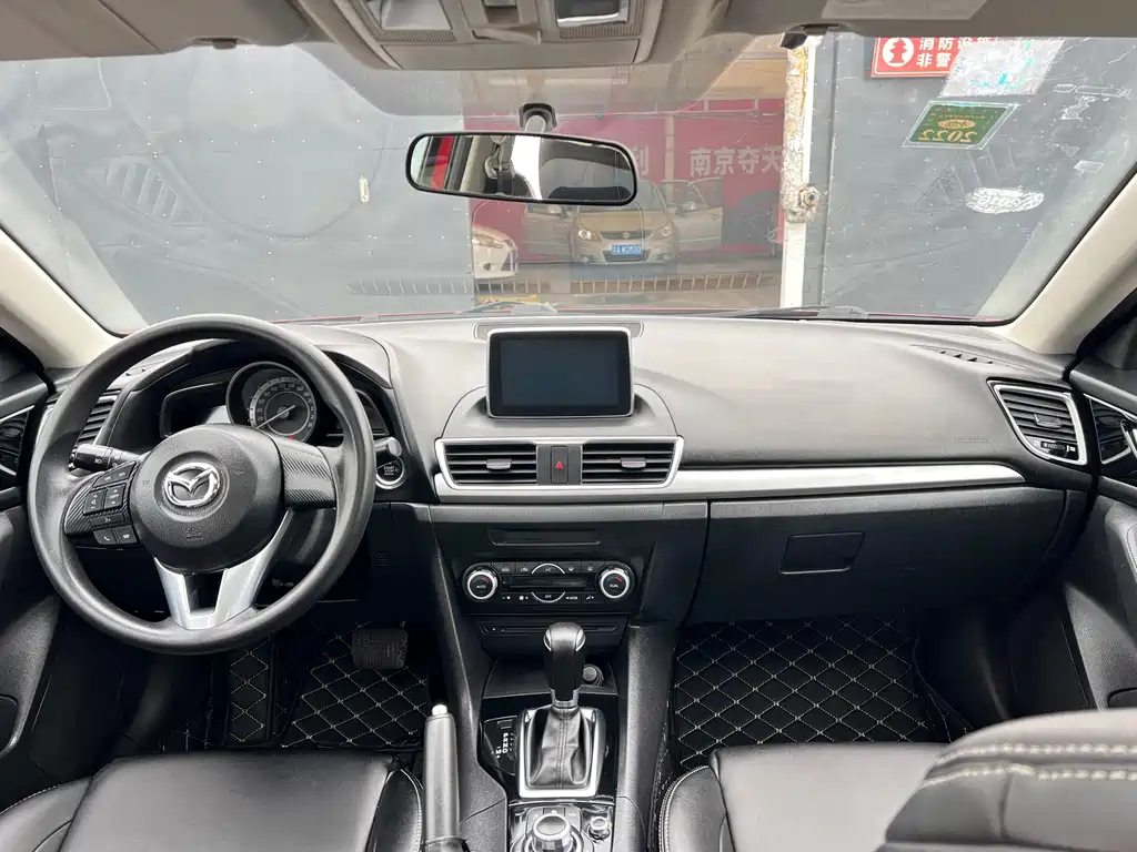 Mazda 3 Axela Sedan 1.5L Auto Luxury Type, фото 14