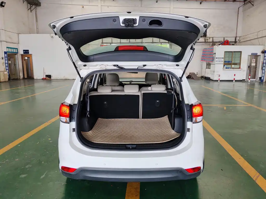 Kia Carens — миниатюра 23