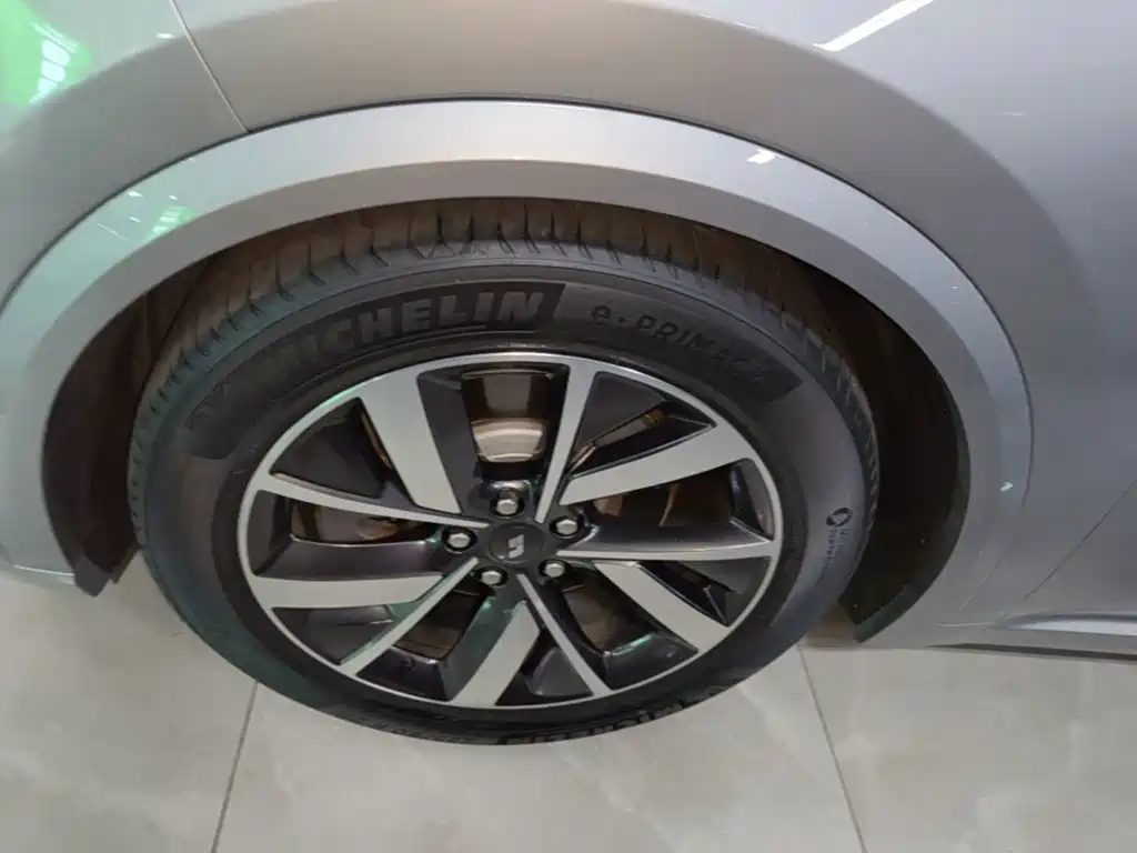 Li Auto Li L8 — миниатюра 23