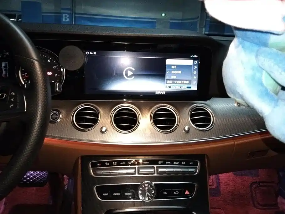 Mercedes-Benz E-Class — миниатюра 13