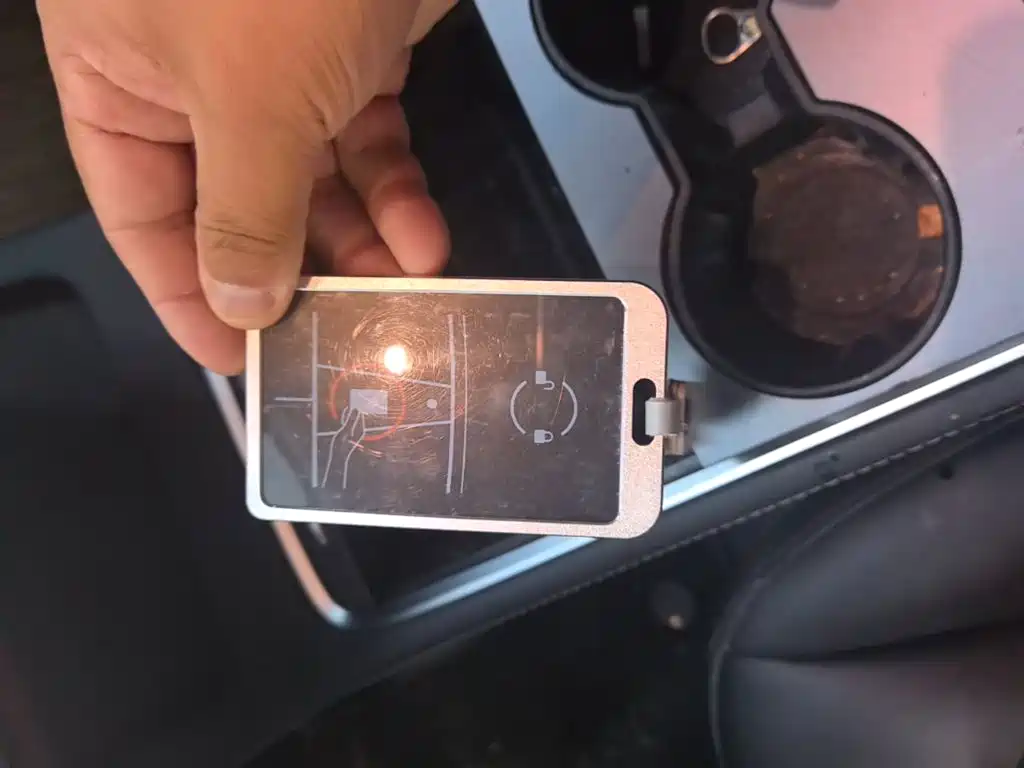 Tesla Model Y — миниатюра 9