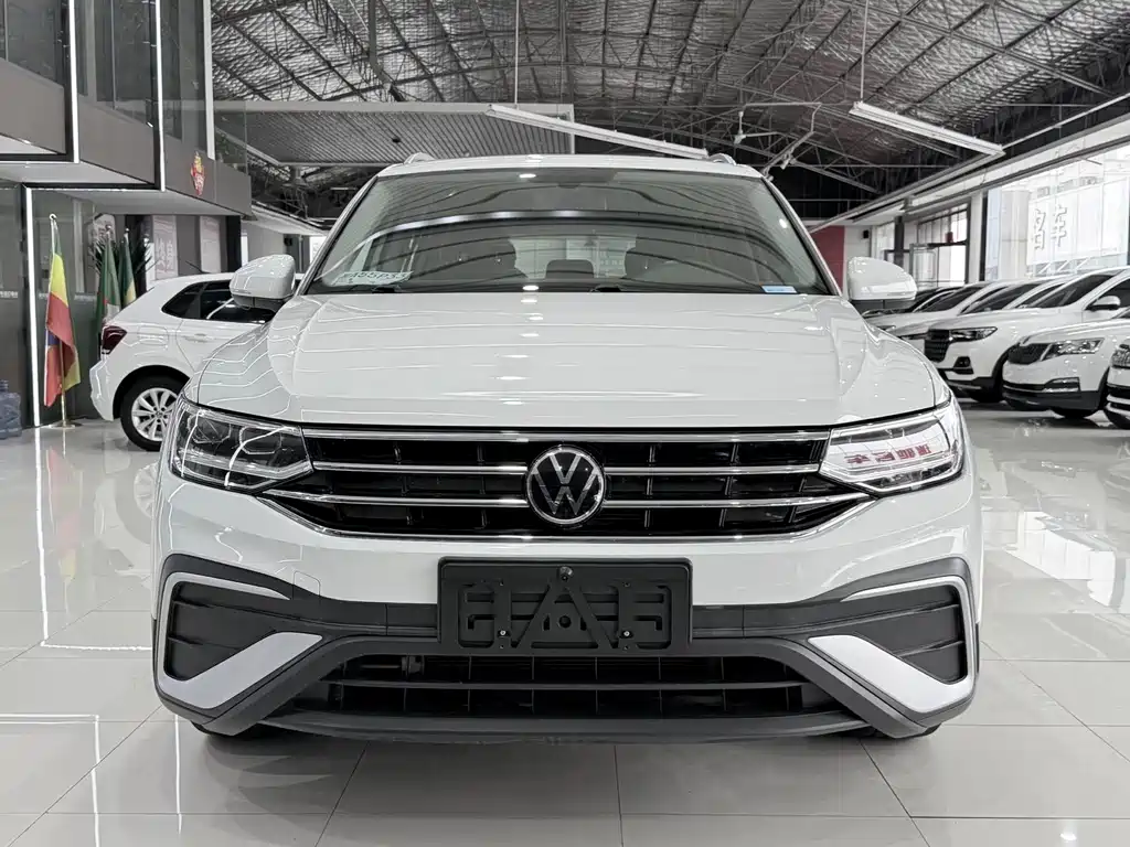 Volkswagen Tiguan L — миниатюра 2