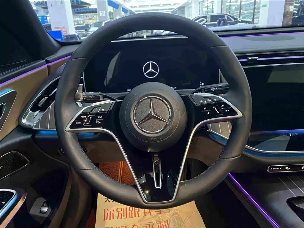 Mercedes-Benz E-Class — миниатюра 11