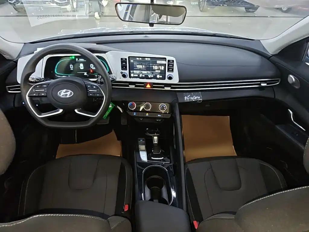 Hyundai Elantra — миниатюра 10