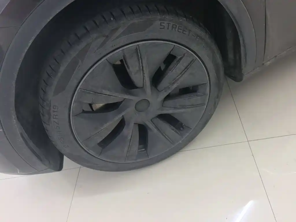 Tesla Model Y — миниатюра 23