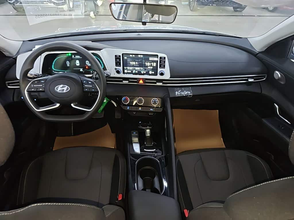 Hyundai Elantra 1.5 л 2026 г. Белый, пробег 100 км