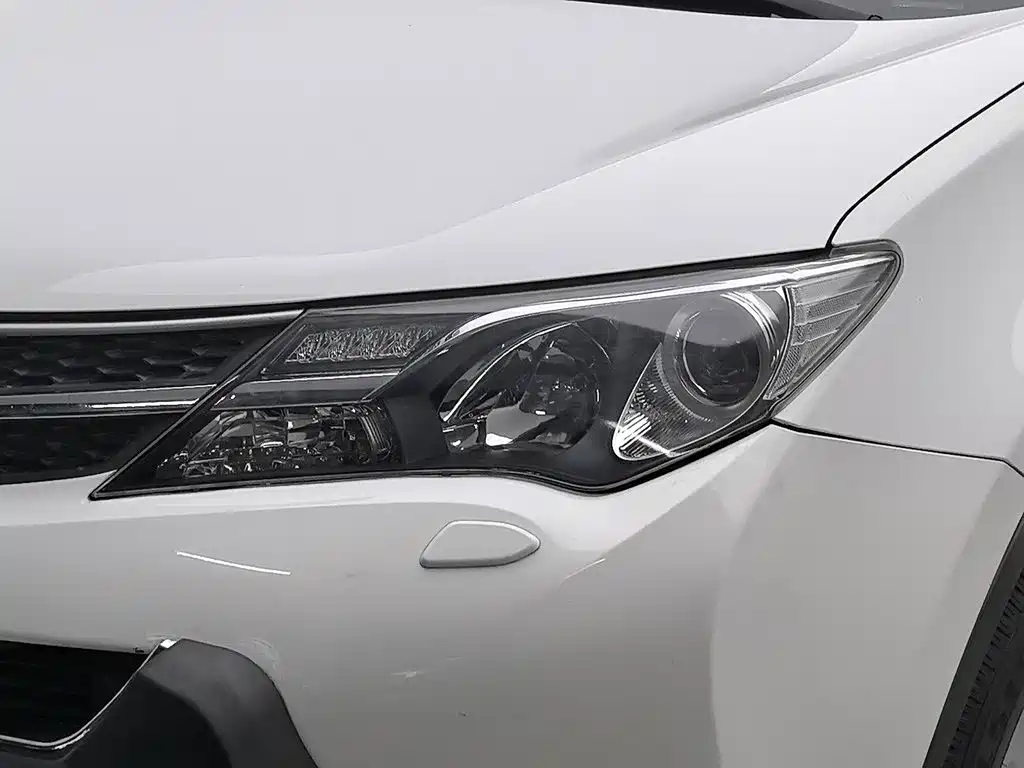 Toyota RAV4 — миниатюра 7