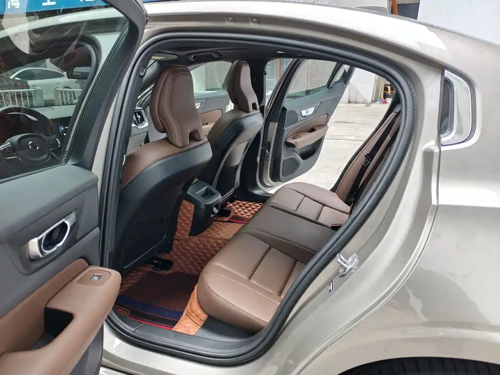 Volvo S60 — миниатюра 10