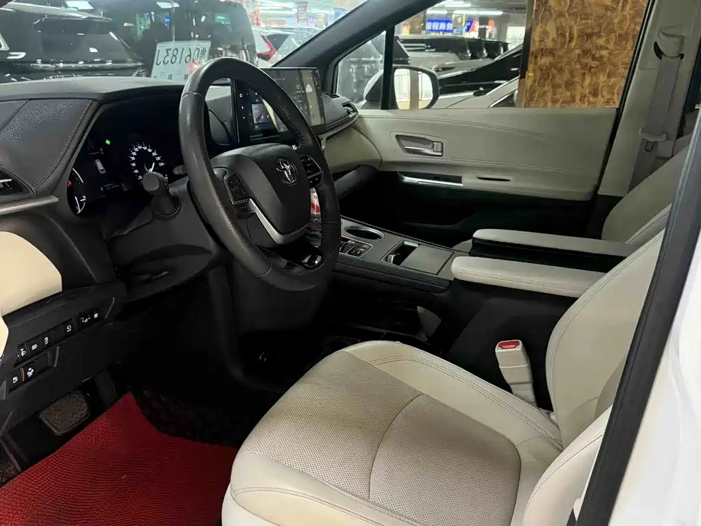 Toyota Sienna — миниатюра 4