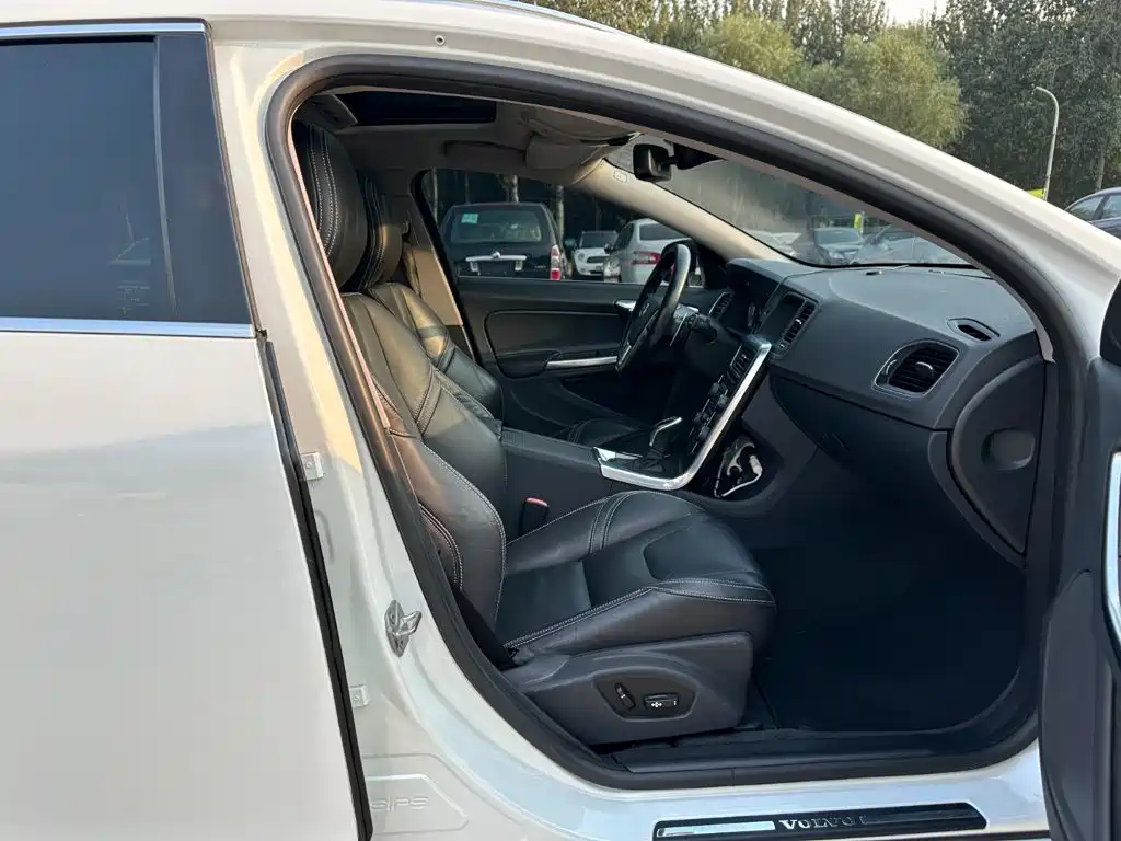 Volvo V60 — миниатюра 16