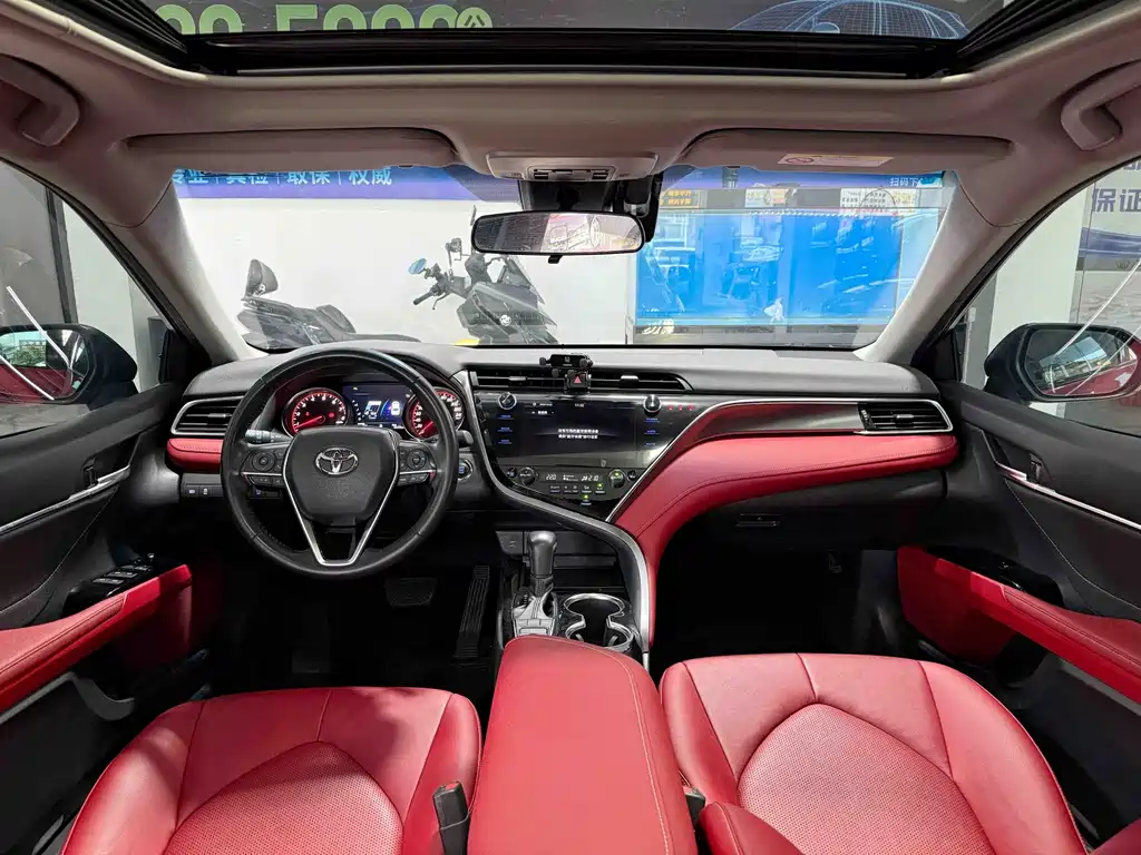 Toyota Camry — миниатюра 5