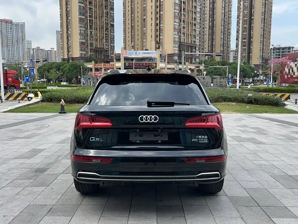 Audi Q5L — миниатюра 9