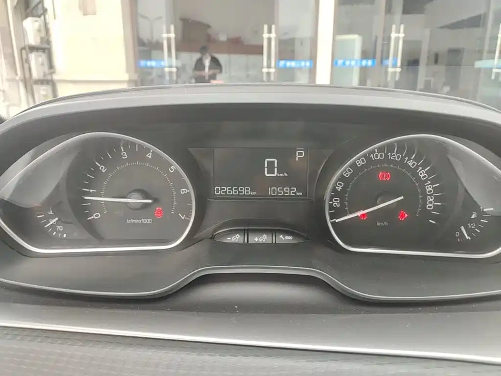 Peugeot 2008 — миниатюра 12
