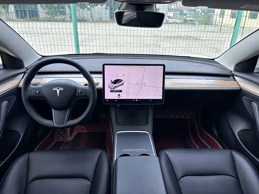Tesla Model 3 — миниатюра 5