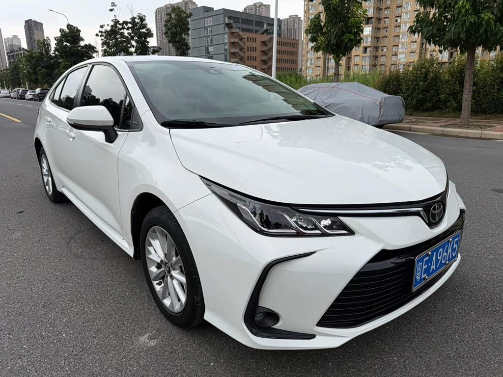 Toyota Corolla 1.2 л 2022 г. Белый, пробег 29000 км