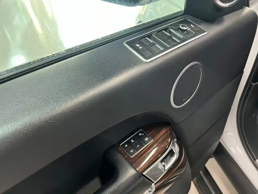 Land Rover Range Rover — миниатюра 13