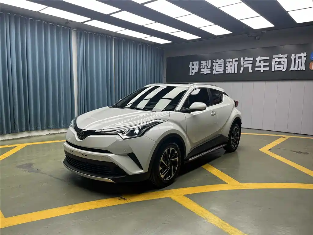 Купить Toyota IZOA