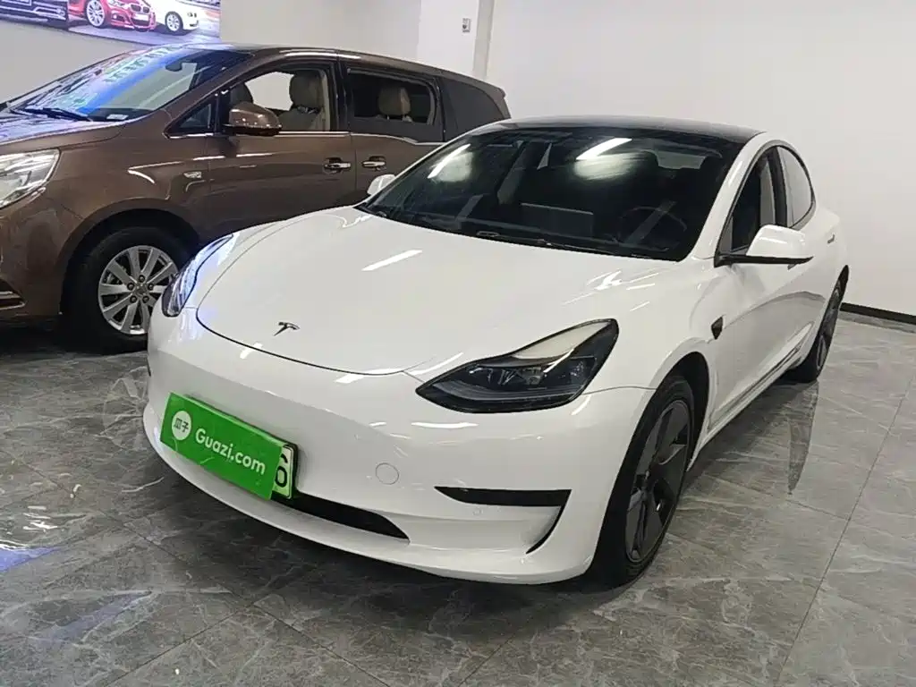 Tesla Model 3 — миниатюра 2