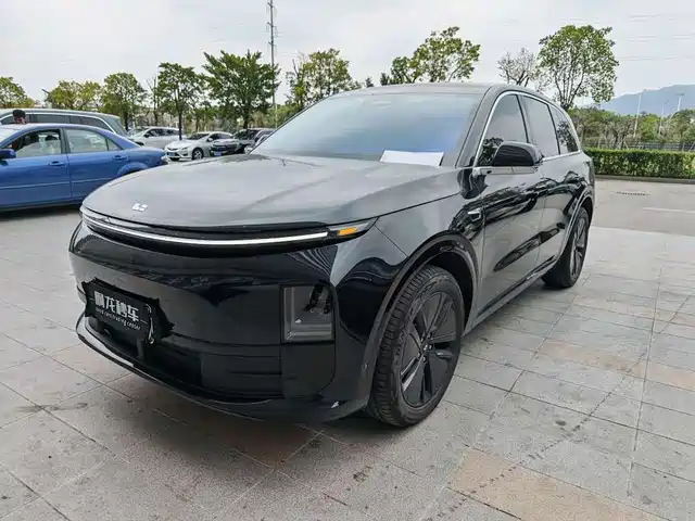 Li Auto IDEAL L6 2025