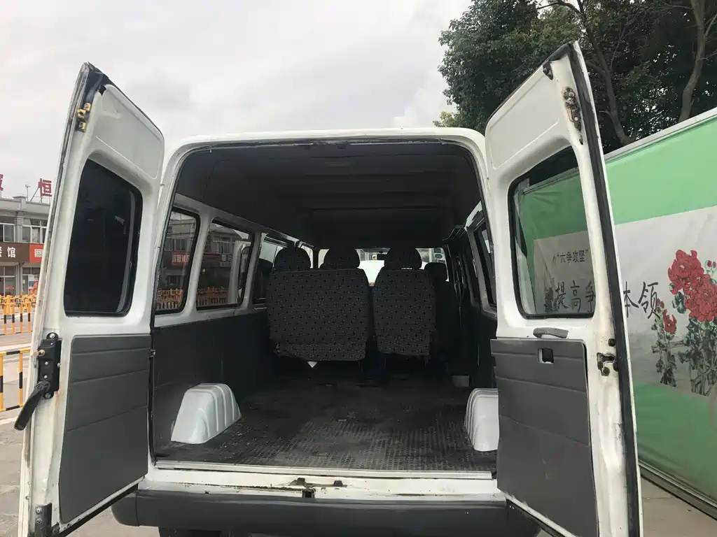 Ford Transit Classic — миниатюра 10