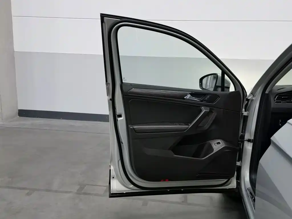 Volkswagen Tiguan L — миниатюра 8