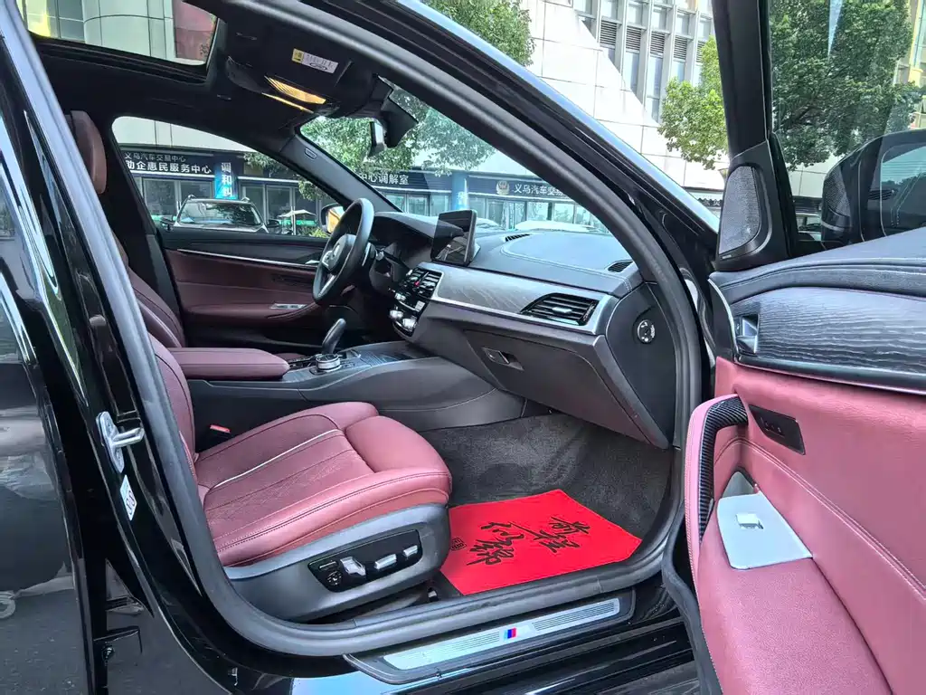 BMW 5 Series — миниатюра 6
