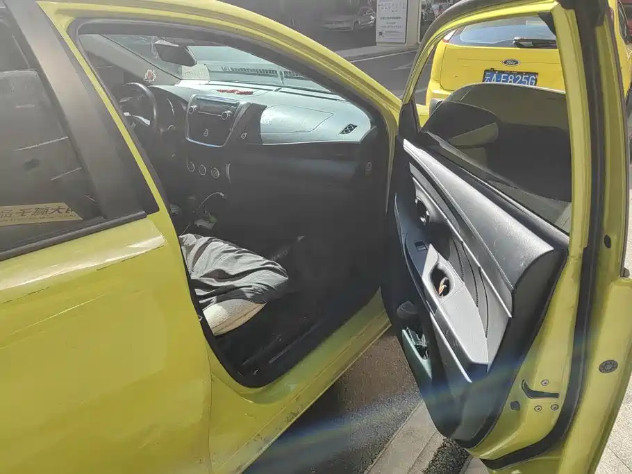 Toyota Yaris L — миниатюра 8