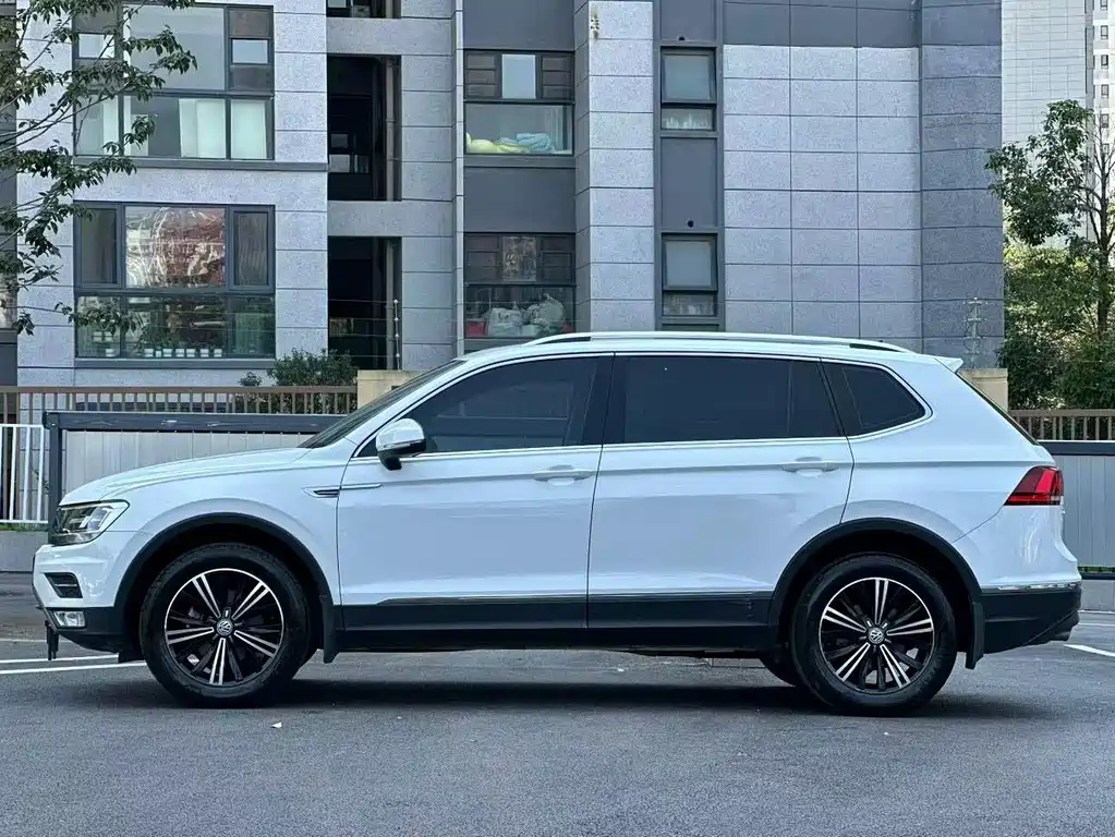 Volkswagen Tiguan L — миниатюра 8