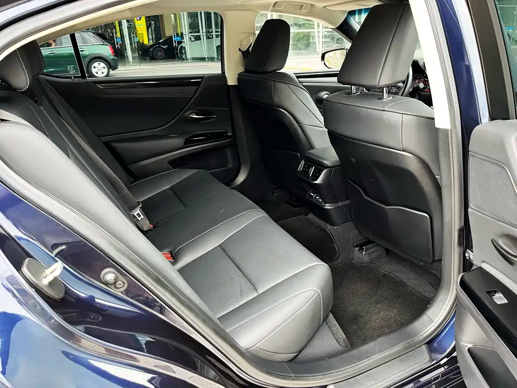 Lexus ES — миниатюра 15