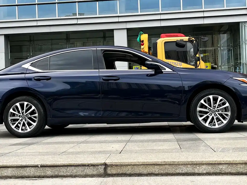Lexus ES — миниатюра 7