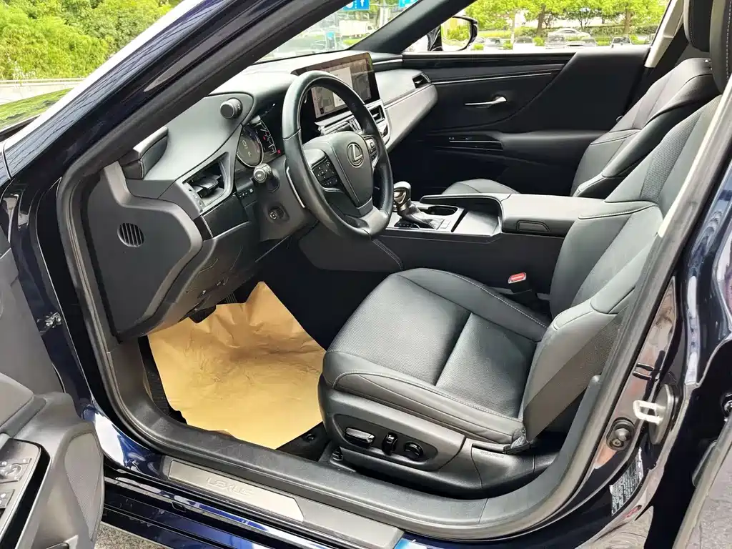 Lexus ES — миниатюра 8