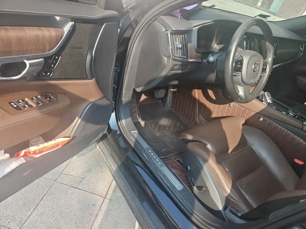 Volvo S90 — миниатюра 14