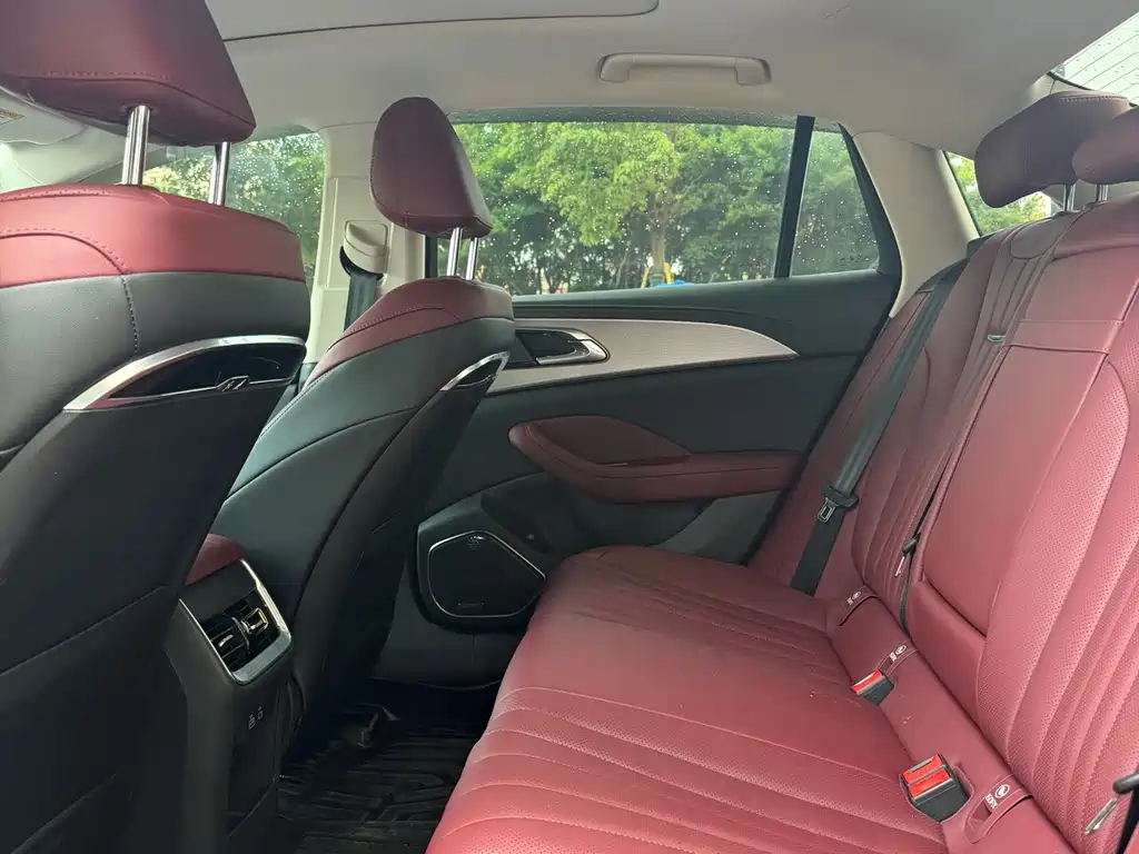 Hongqi Hongqi H5 — миниатюра 7