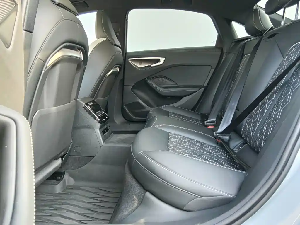 Audi A5L — миниатюра 8