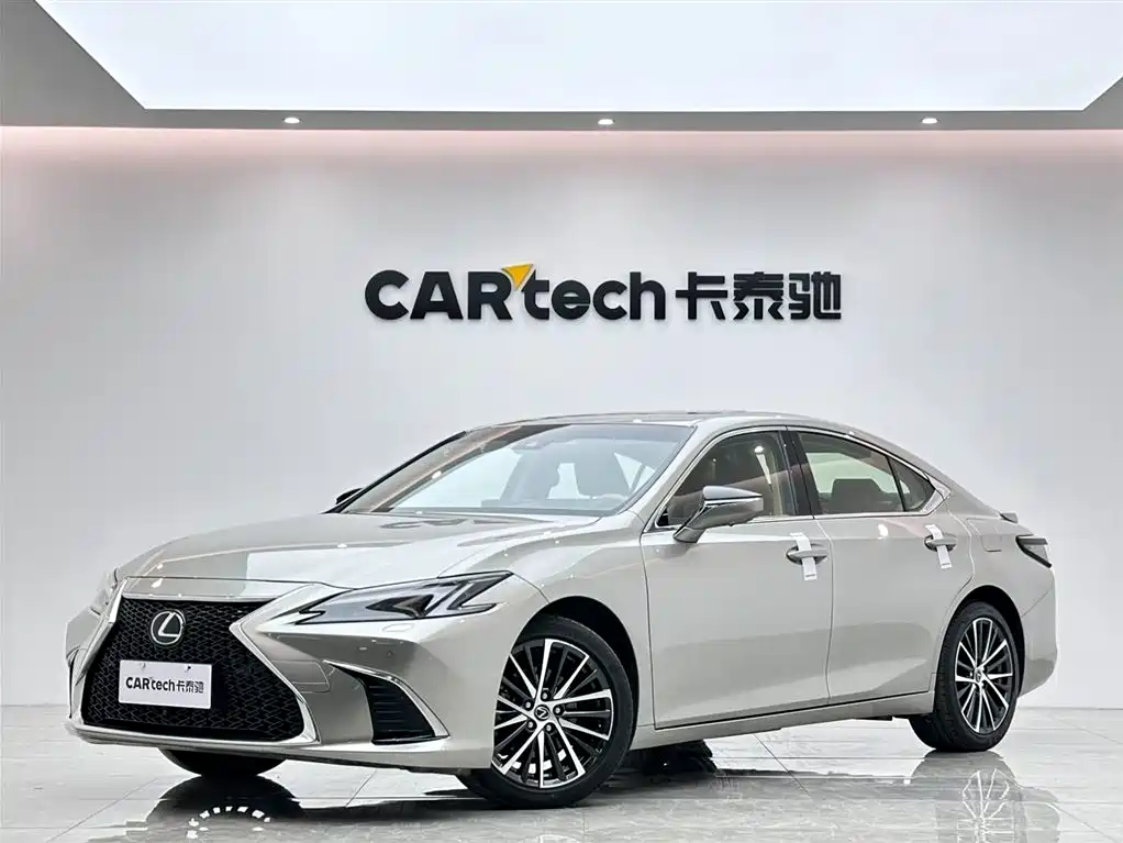 Lexus ES 2025